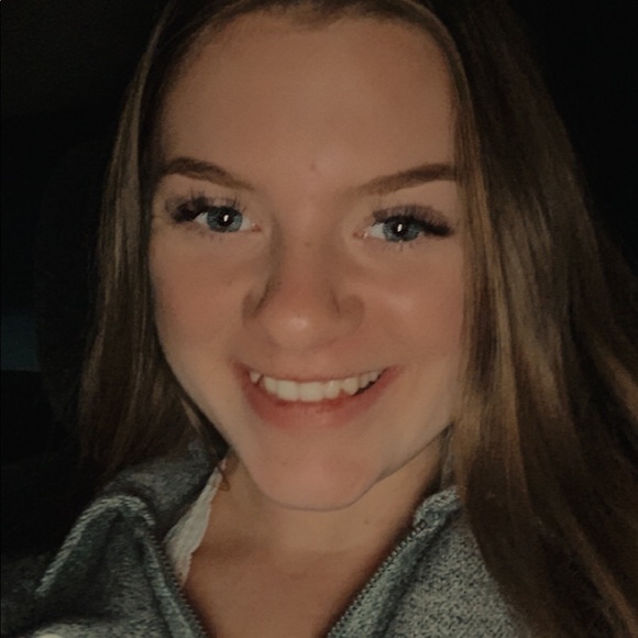 Meet your Posher, Tiffany - Picture 1 of 1